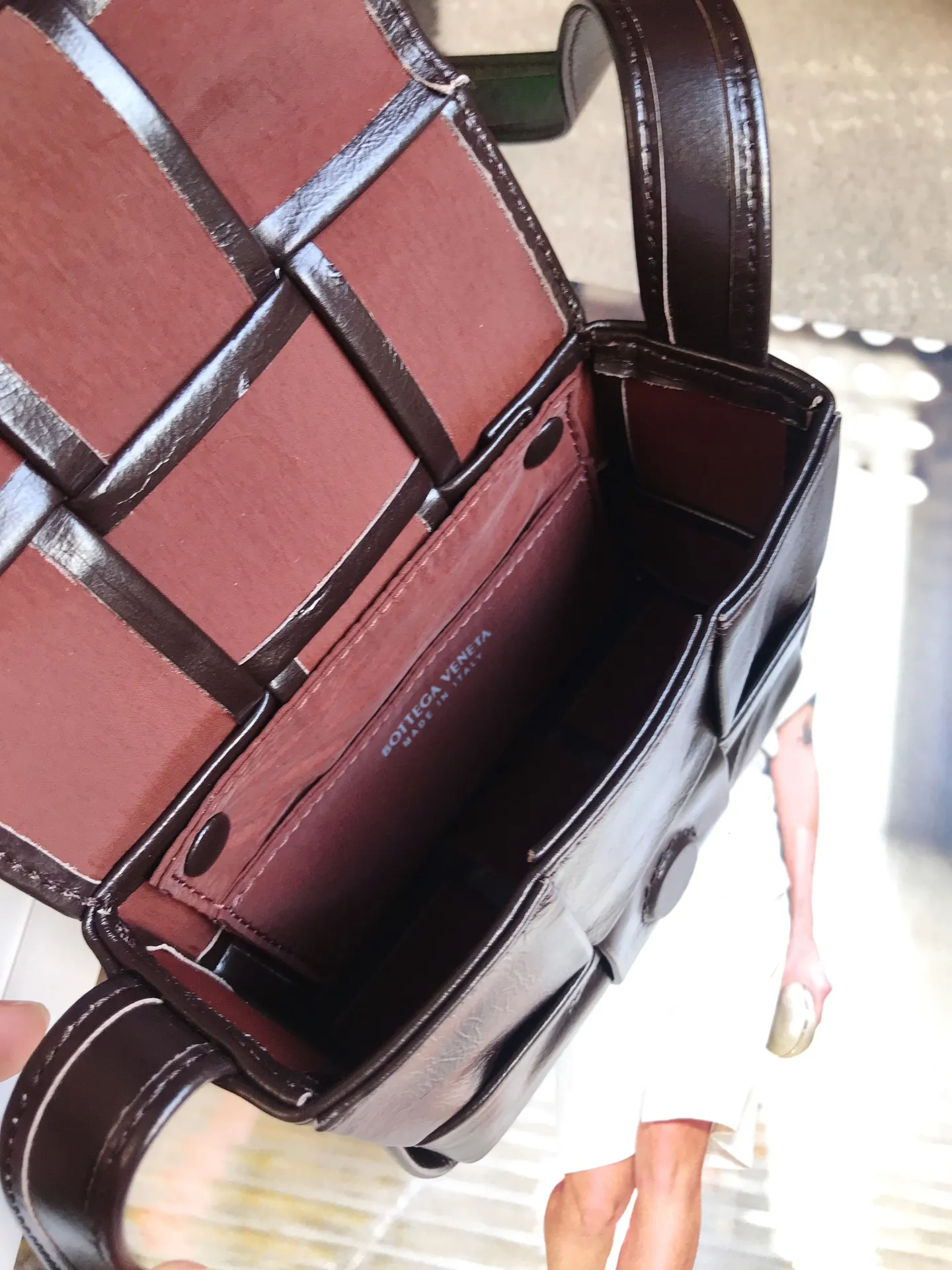 𝗕𝗼𝘁𝘁𝗲𝗴𝗮 𝗩𝗲𝗻𝗲𝘁𝗮———— New product𝗺𝗶𝗻𝗶 𝗰𝗮𝘀𝘀𝗲𝘁𝘁𝗲‼ ️ A super cute one 𝒎𝒊𝒏𝒊 𝒄𝒂𝒔𝒔𝒆𝒕𝒕𝒆, a must-have for delicate girls. It’s the same height as lipstick. Although it can’t fit a mobile phone, it can fit all my cuteness and lipstick ❗️ We only make the highest end in the market, welcome to compare Size: 12*8*4cm.         Model: 6813